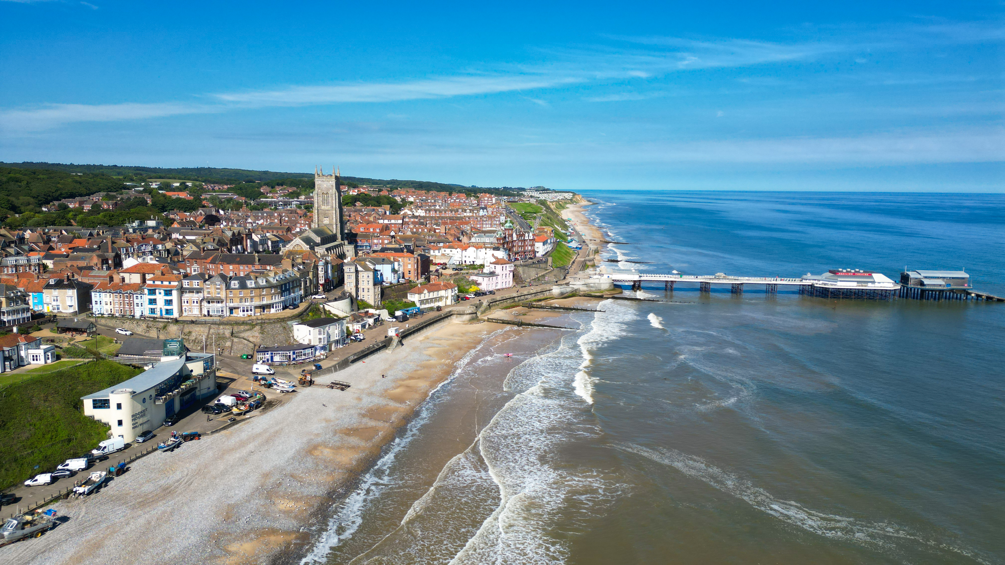 Cromer Pier Electins Backdrop recoloured.jpg