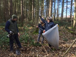 Green-thumbed volunteers plant 1500 trees in a single day